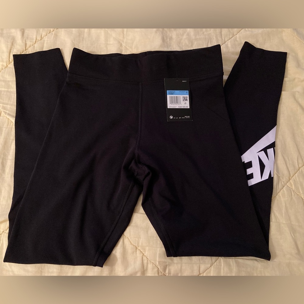 🔥🔥NWT Nike Essential legging	Black
